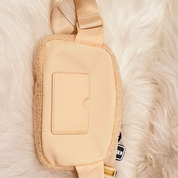 Steve Madden Sherpa Waist Bag - Picture 4 of 5